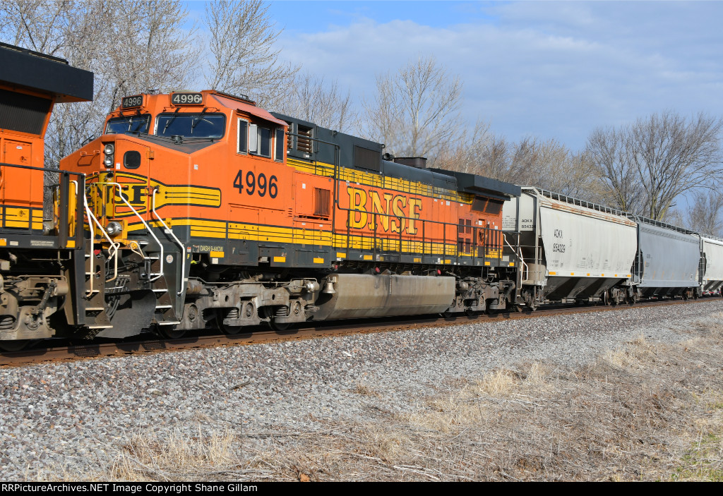 BNSF 4996 Roster shot.